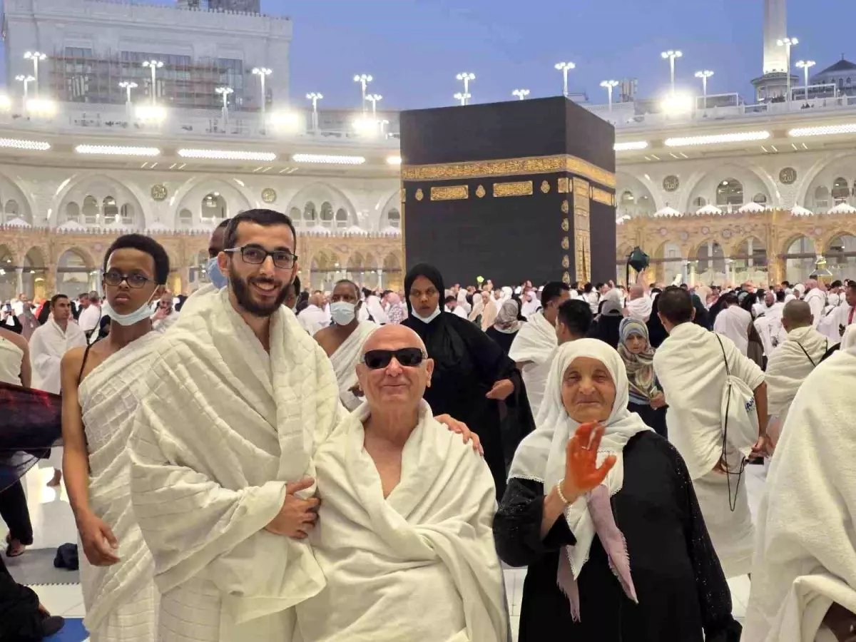 Görme Engelliler Umreye Gitti
