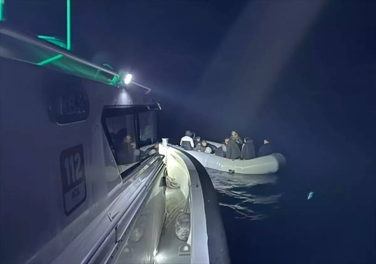 İzmir Açıklarında 120 Düzensiz Göçmen Kurtarıldı