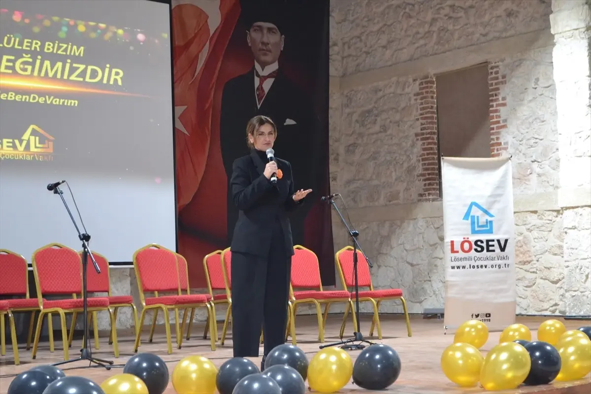 Dünya Gönüllüler Günü\'nde LÖSEV Etkinliği