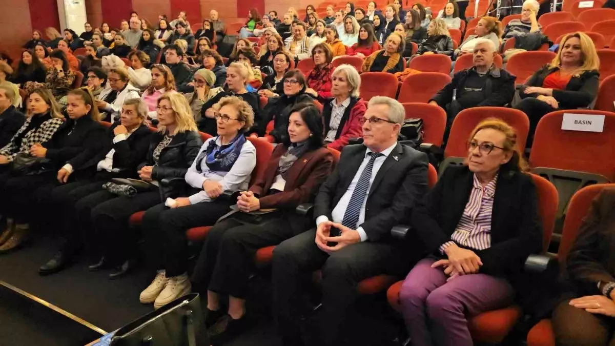Nazilli\'de Cumhuriyetin ilk kadın vekilleri konuşuldu