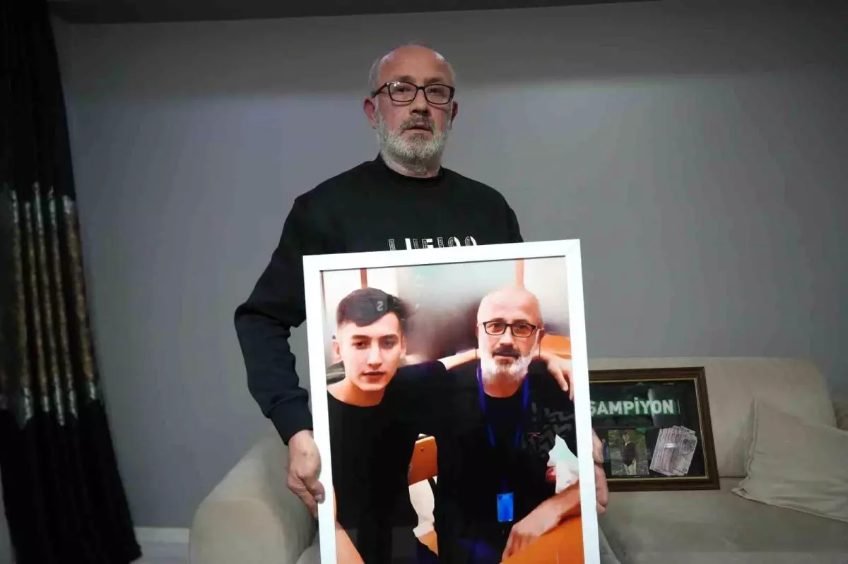 Kocaeli\'de Bıçaklı Katliam: Baba Adalet İstiyor