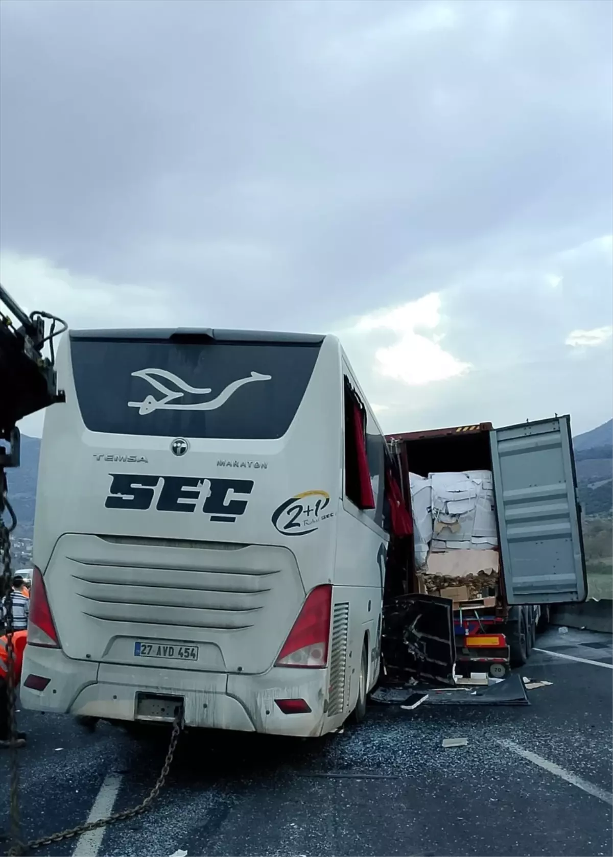 Osmaniye\'de Otobüs Tıra Çarptı: 7 Ölü, 11 Yaralı