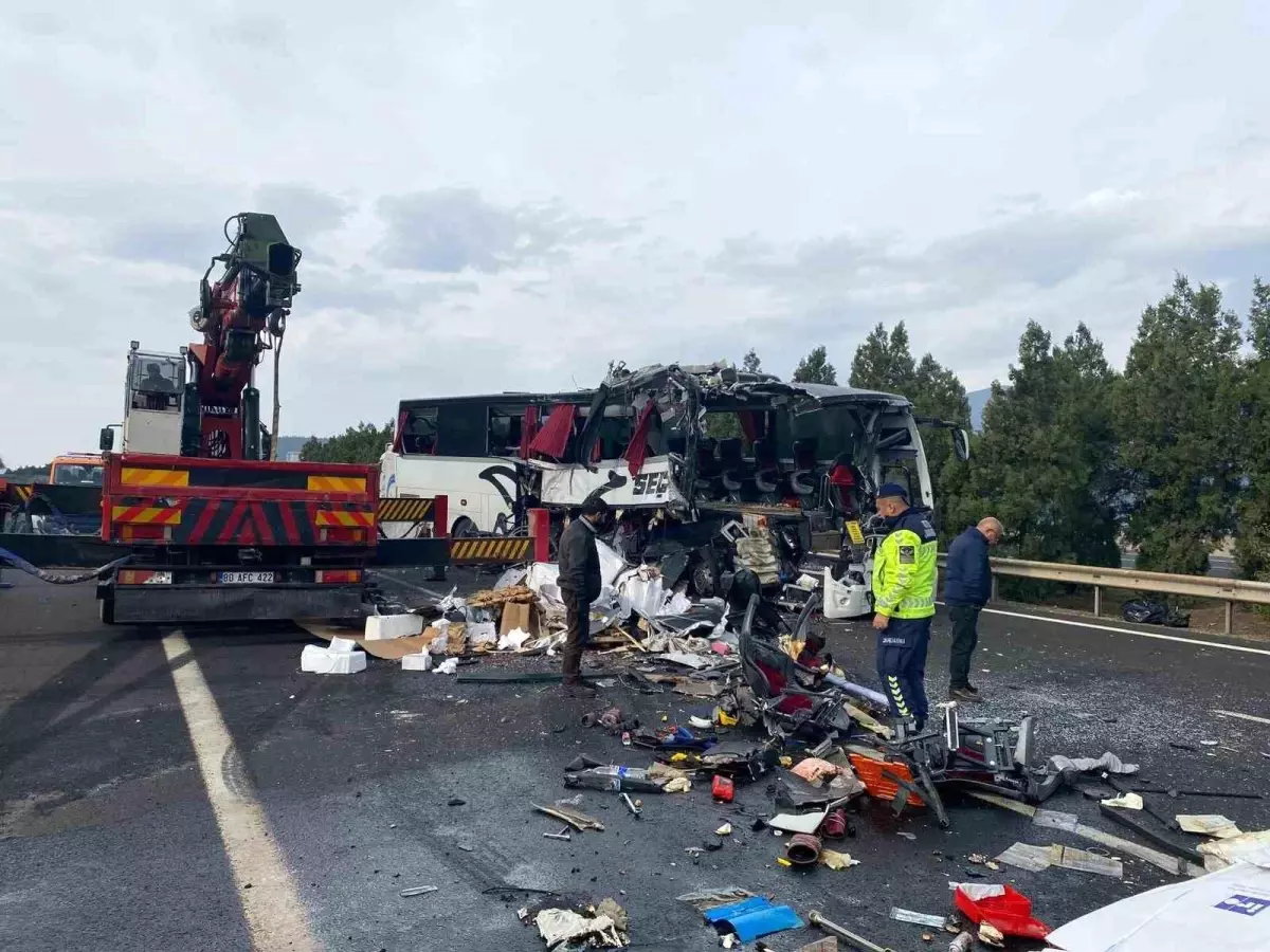 Osmaniye\'de Otobüs-Tır Kazası: 7 Ölü, 11 Yaralı