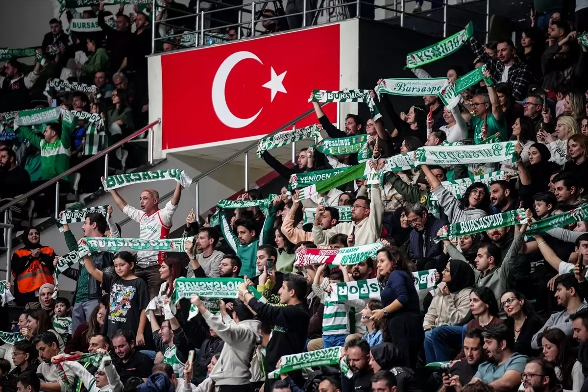 Bursaspor, Galatasaray\'ı Yendi