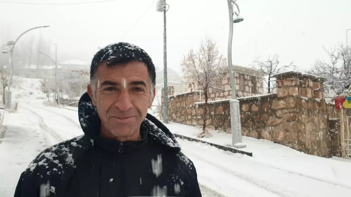 Başkale\'de Kar Yağışı Etkili Oldu