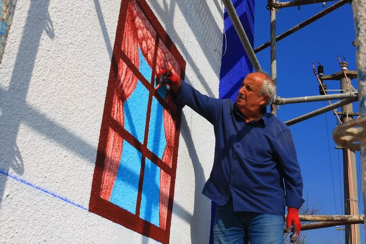 Emekli Öğretmenden Renkli Trafolar