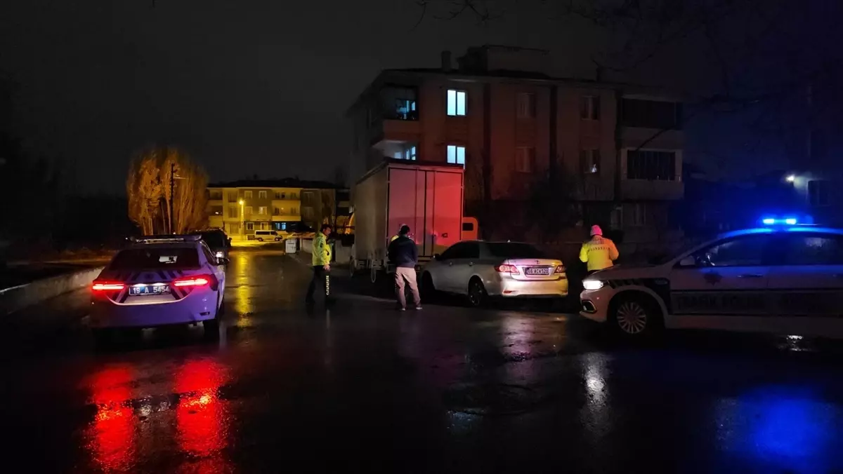 Çorum\'da Terk Edilen Araçla Kaçan Sürücü Aranıyor