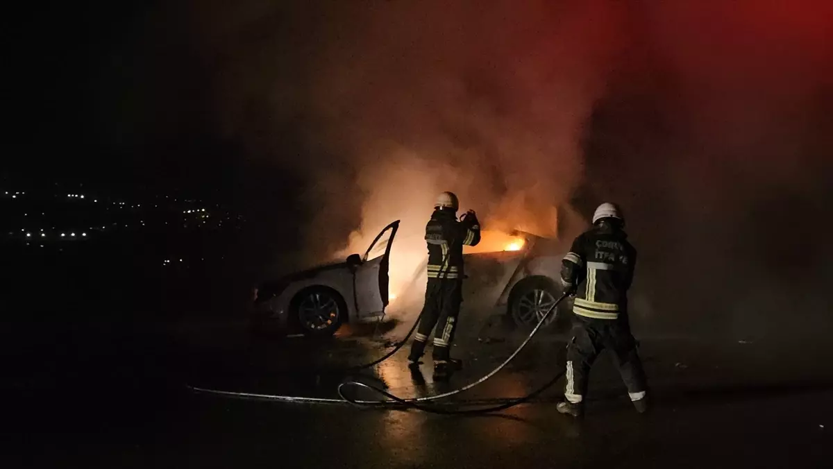 Çorum\'da Park Halindeki Araç Yandı