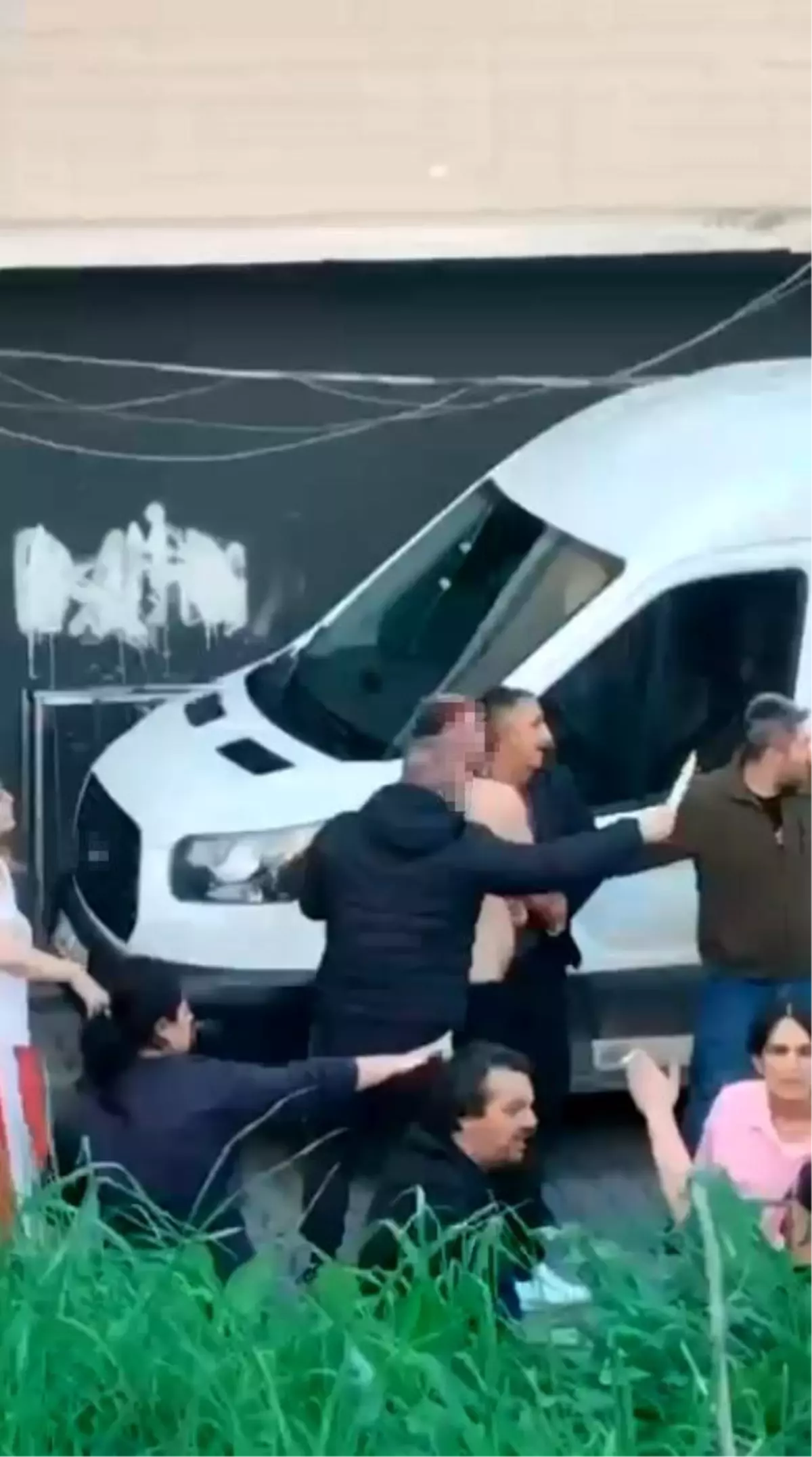 Esenyurt\'ta Park Yeri Kavgası: Bıçaklar Konuştu