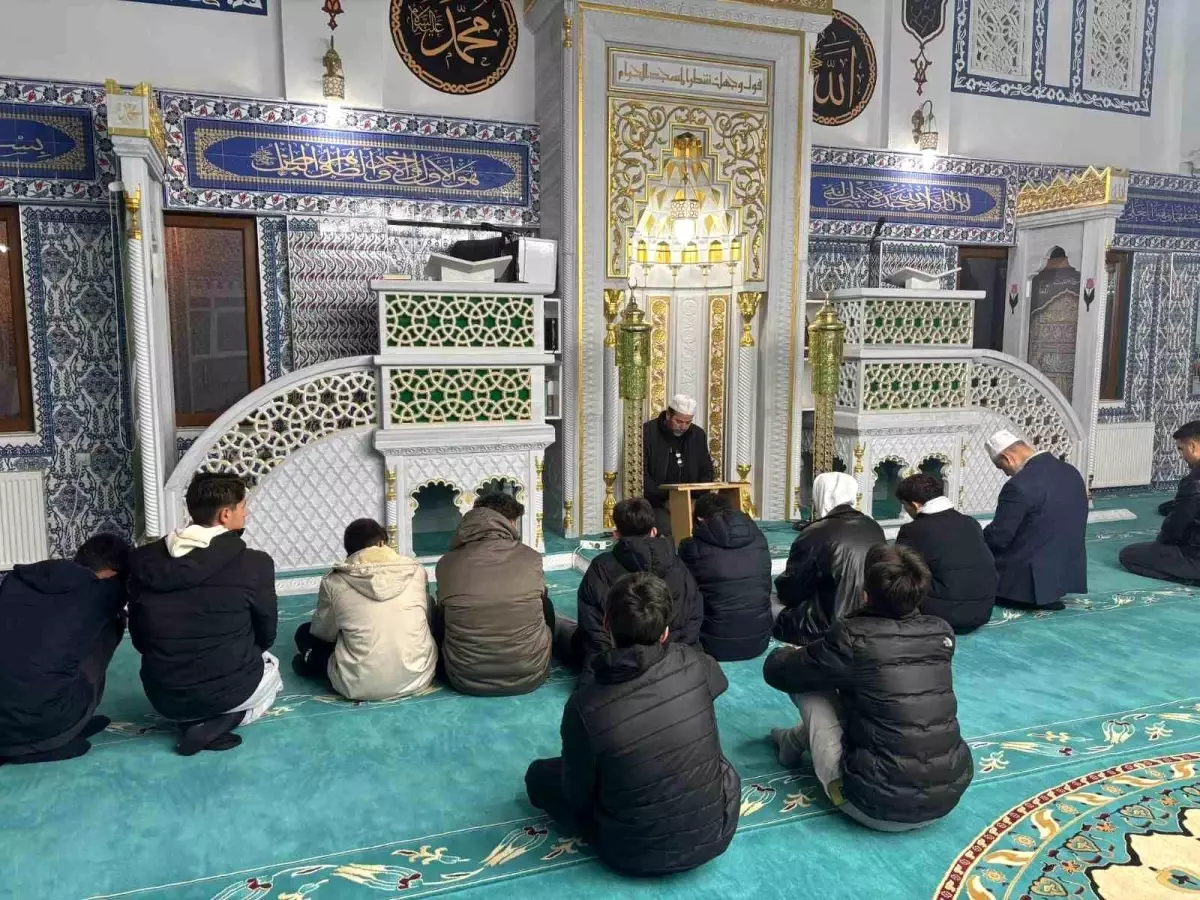 Fen Lisesi Öğrencileri Hisar Camii\'nde Buluştu