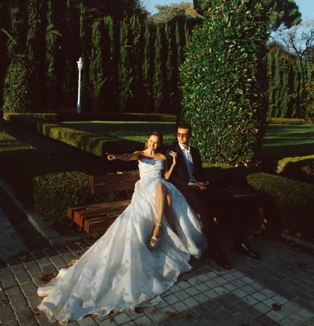 Fenerbahçe'nin eski yıldızı Lincoln Henrique'nin üvey kızı, Türk futbolcuyla evlendi Fenerbahçe'nin eski yıldızı Lincoln Henrique'nin üvey kızı, Türk futbolcuyla evlendi