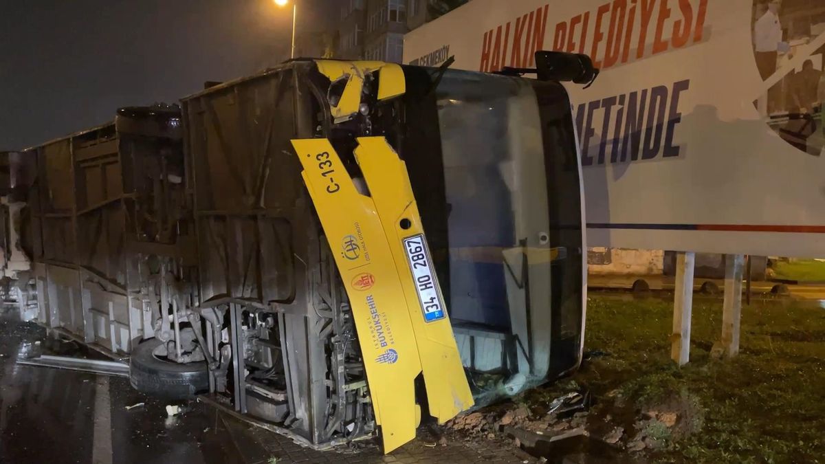 İstanbul\'da Sağanak Yağış Hayatı Olumsuz Etkiledi