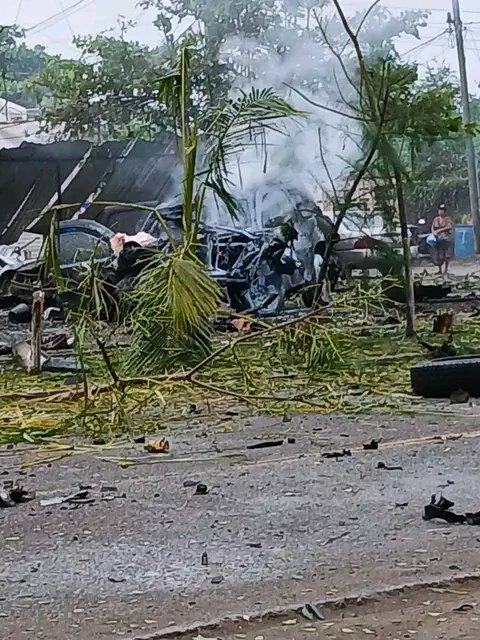 Karakolun önünde araç patladı! 3'ü polis 5 kişi feci şekilde can verdi Karakolun önünde araç patladı! 3'ü polis 5 kişi feci şekilde can verdi