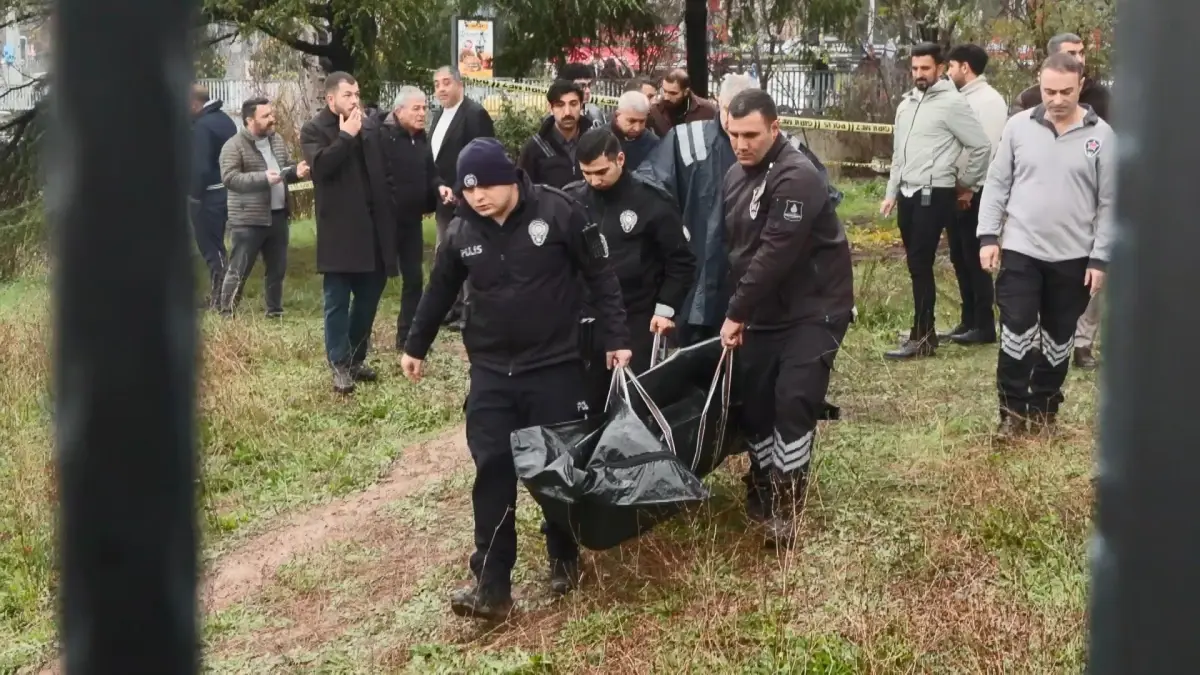 Sarıyer\'de Dere Yatağında Ceset Bulundu
