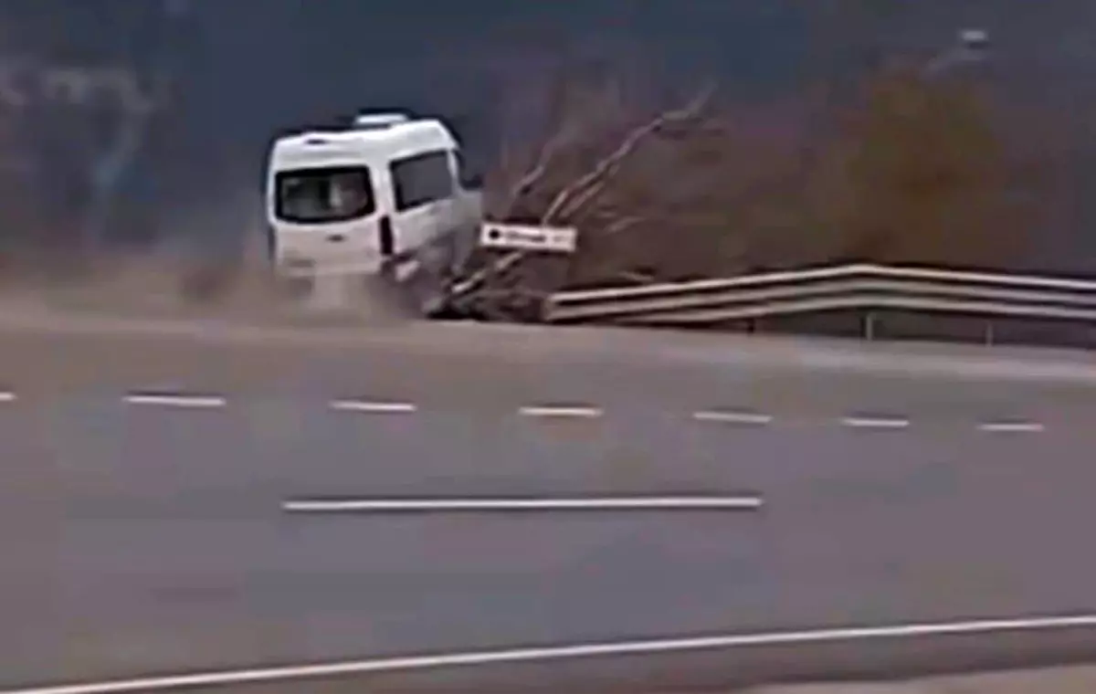 Gaziantep\'te Tarım İşçilerini Taşıyan Minibüs Şarampole Uçtu