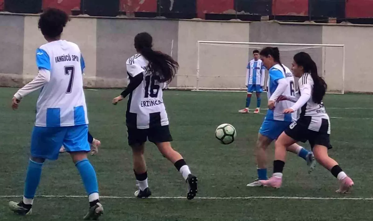 Vangücü SK, Erzincan\'ı 8-0 Yendi