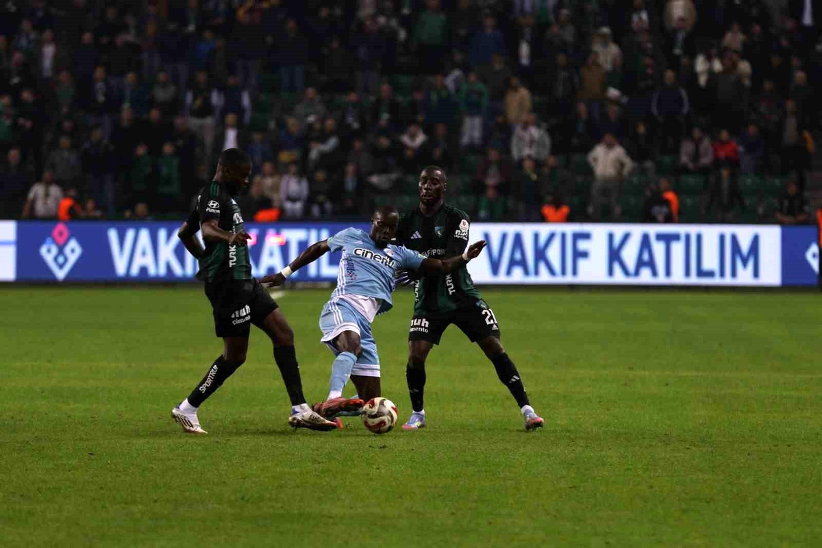 Kocaelispor ve Kasımpaşa Berabere Kaldı