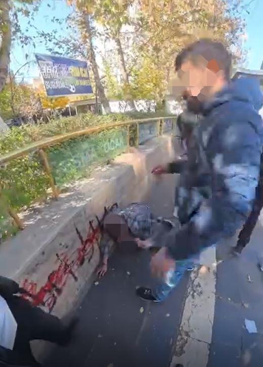 Yengesine mesaj atıp buluşmaya çağıran kişiyi önce dövdü, sonra silahla vurdu