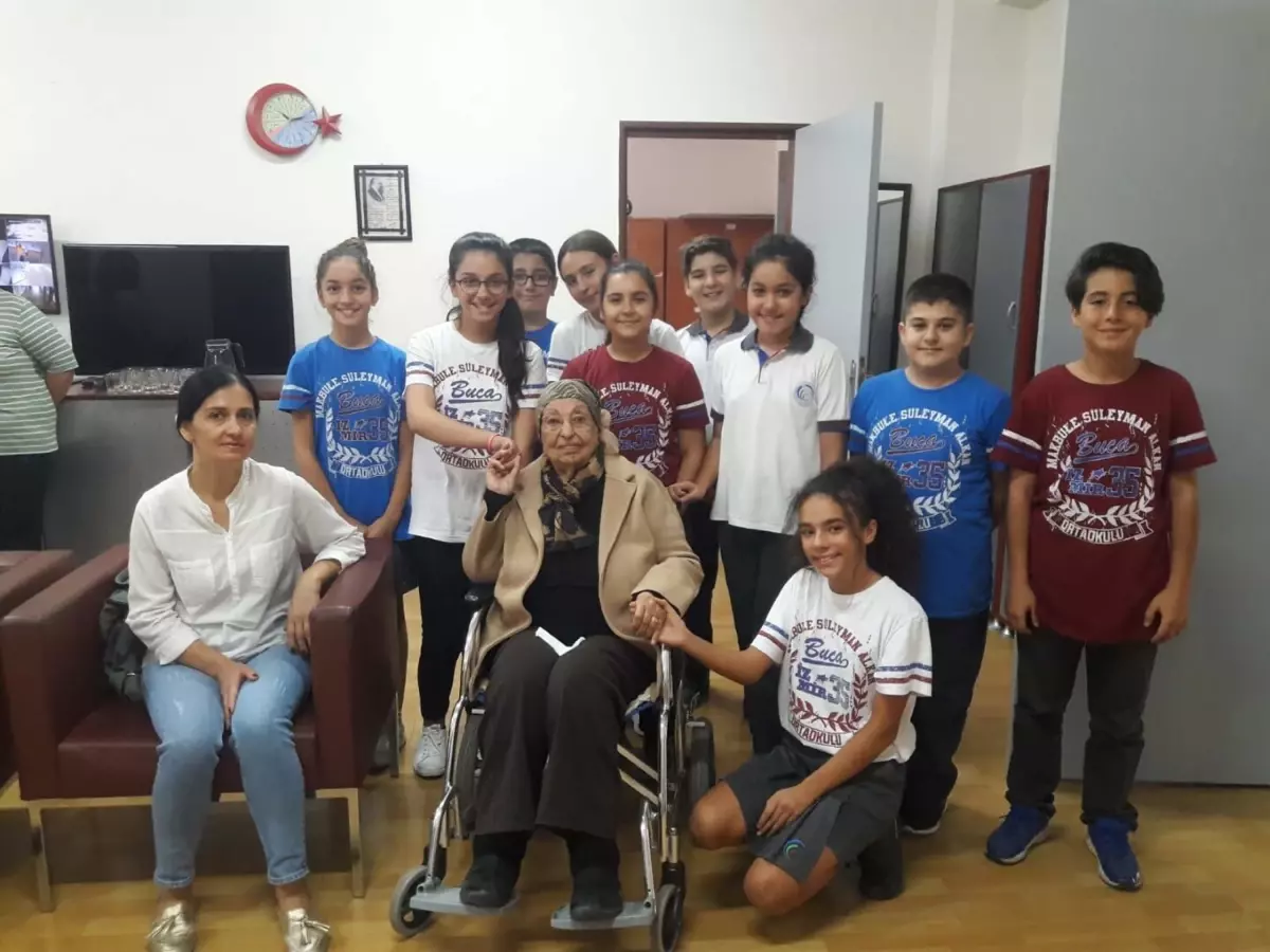 100 yaşına giren hayırsevere öğrencilerden fidan dikim etkinliği ile kutlama