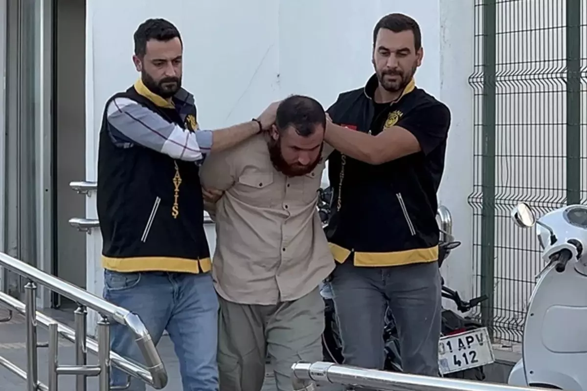 Uykuda ailesini katleden sanık: Bacağıma dinleme cihazı takıldı