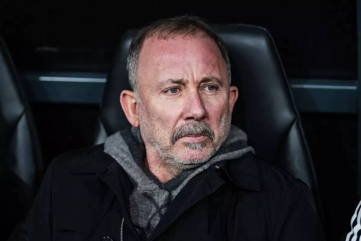 Beşiktaşlı taraftarlardan Sergen Yalçın ve yönetime tepki