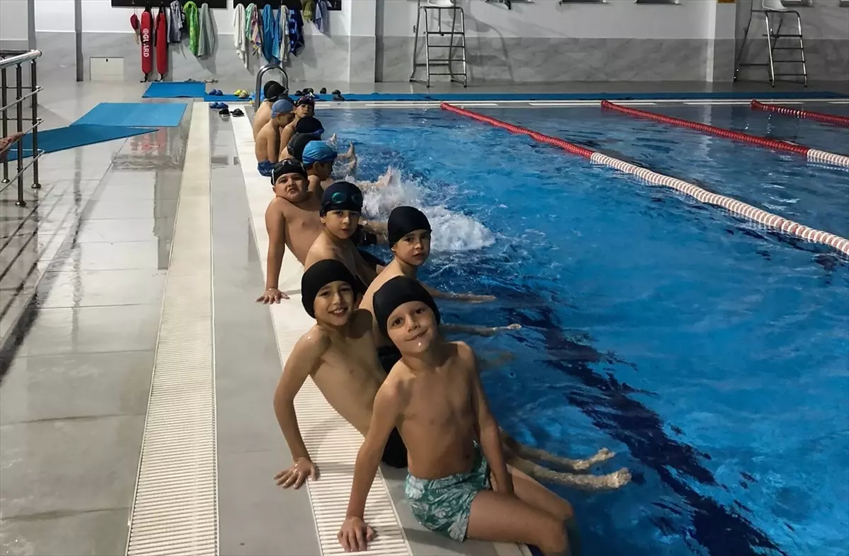 Beypazarı\'nda Çocuklar İçin Yüzme Kursu