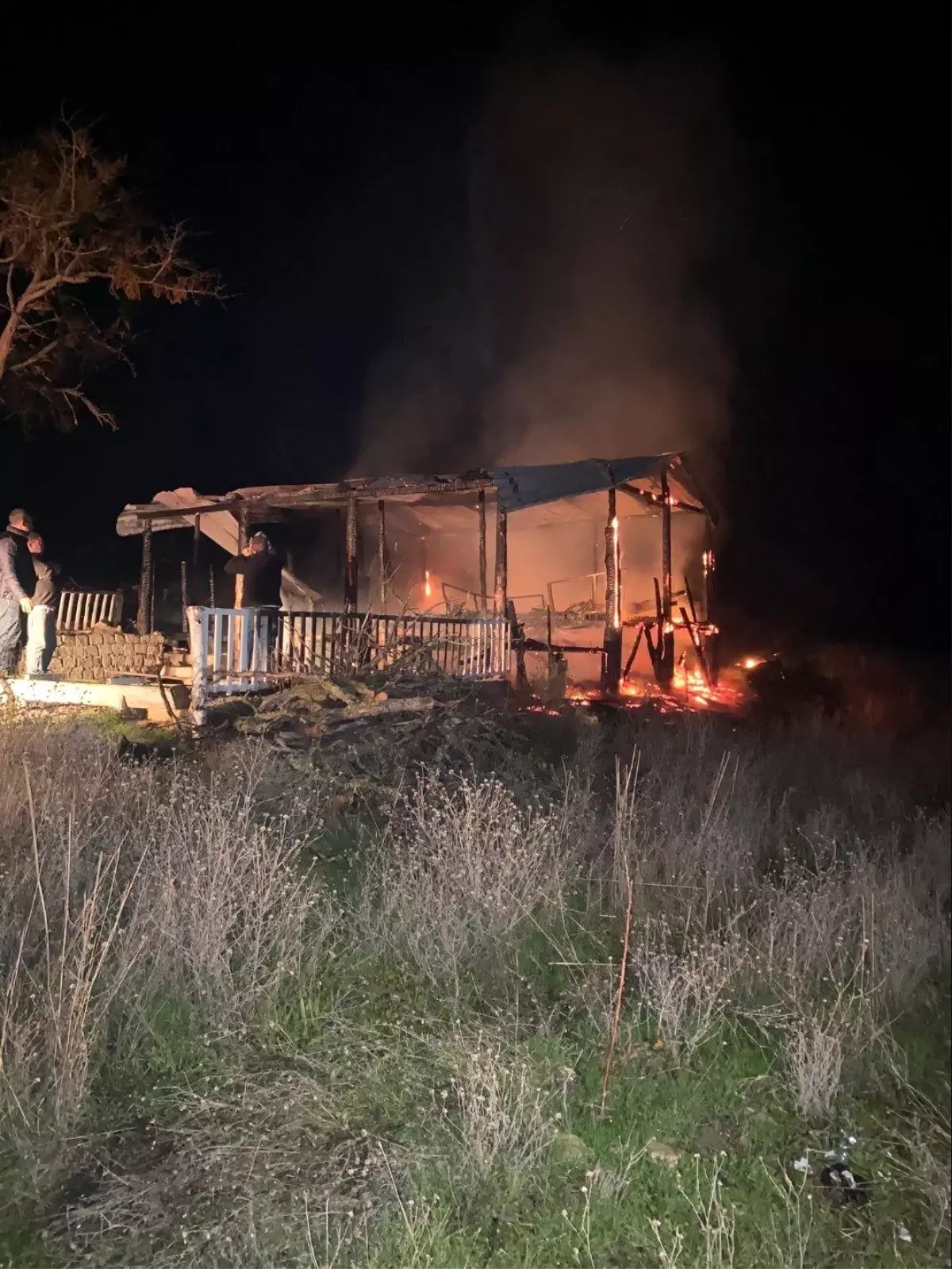 Benzinle Mangal Yangın Çıkardı