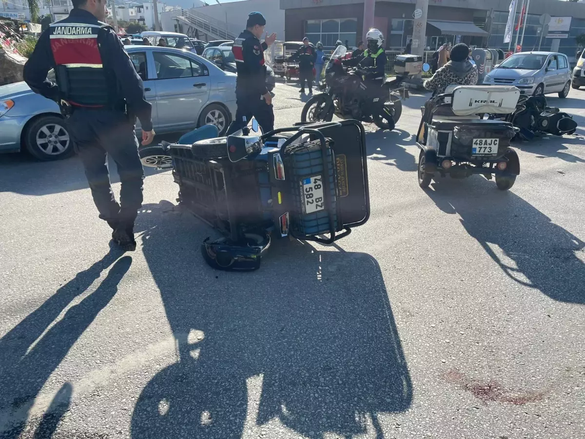 Motosikletler çarpıştı, 82 yaşındaki adam hayatını kaybetti! O anlar kameralarda