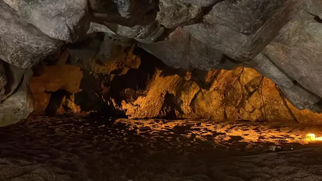 Bu mağarada 15 gün boyunca yarım saat kalan ölüm hariç her derdine şifa buluyor Bu mağarada 15 gün boyunca yarım saat kalan ölüm hariç her derdine şifa buluyor