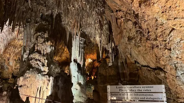 Bu mağarada 15 gün boyunca yarım saat kalan ölüm hariç her derdine şifa buluyor Bu mağarada 15 gün boyunca yarım saat kalan ölüm hariç her derdine şifa buluyor
