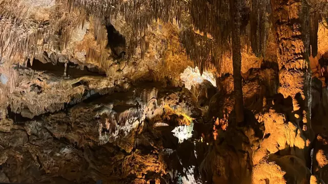 Bu mağarada 15 gün boyunca yarım saat kalan ölüm hariç her derdine şifa buluyor Bu mağarada 15 gün boyunca yarım saat kalan ölüm hariç her derdine şifa buluyor
