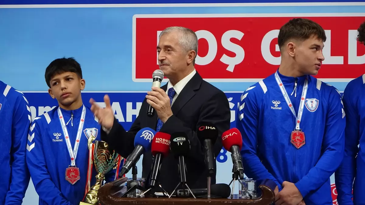 Büyükler Türkiye Güreş Şampiyonası Gaziantep\'te Başladı