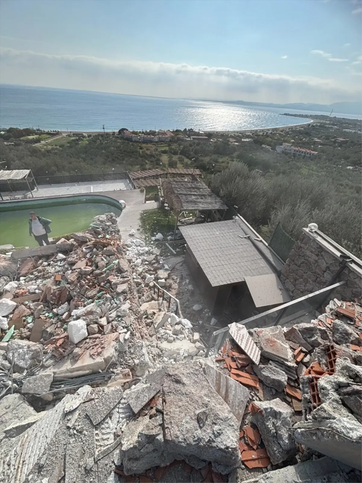 Ayvacık\'ta 66 Kaçak Yapı Yıkıldı