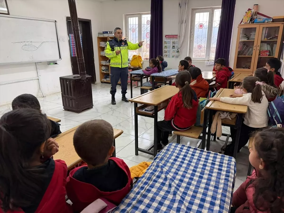 Trafik Semineri Öğrencileri Bilinçlendiriyor