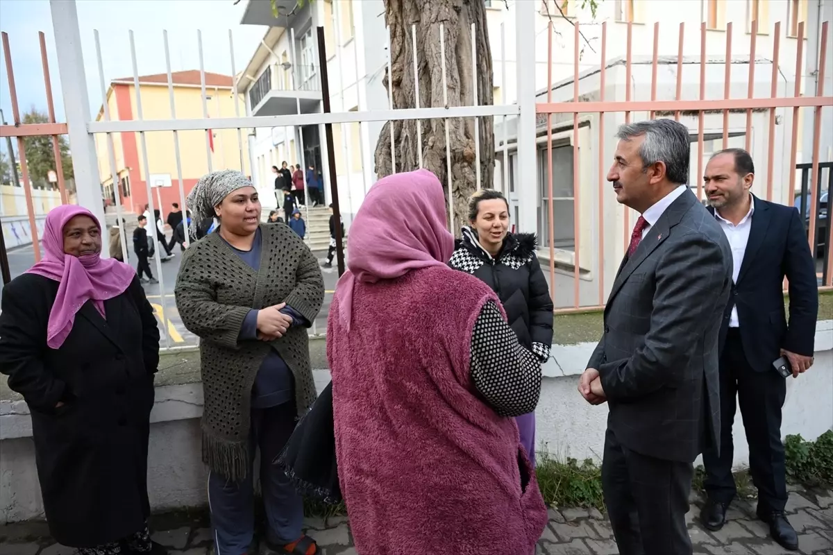 Edirne Valisi Sezer, Cumhuriyet İlkokulu\'nu Ziyaret Etti