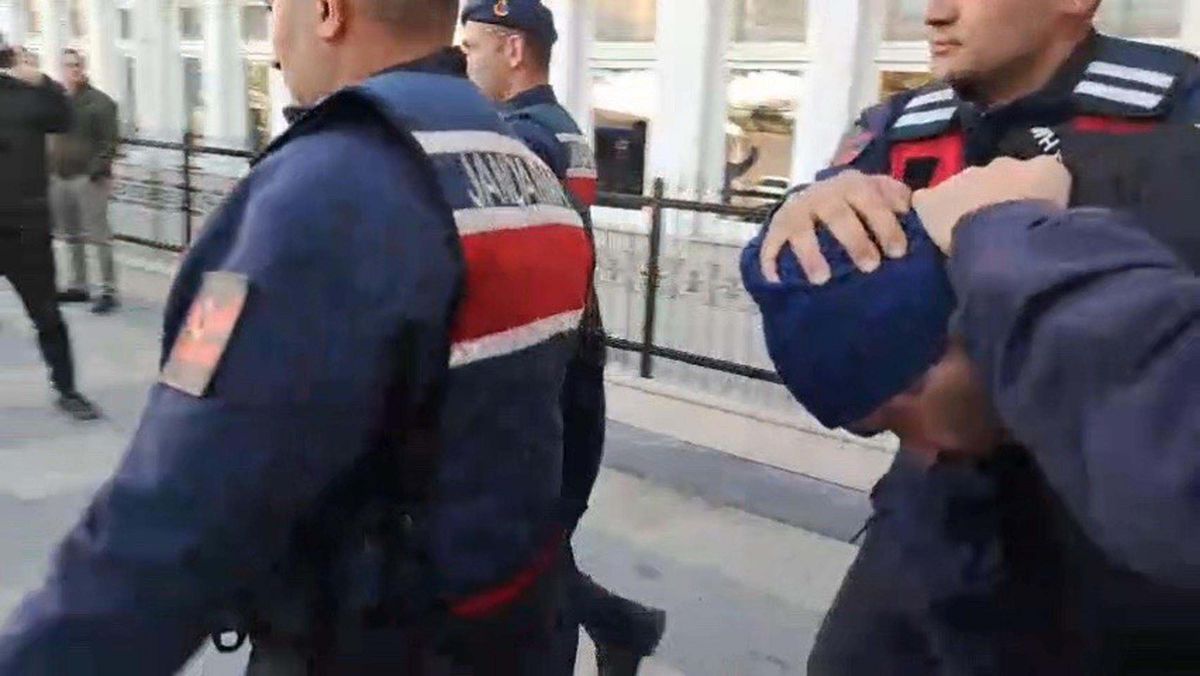 Polis memuruna çarpan sürücü tutuklandı