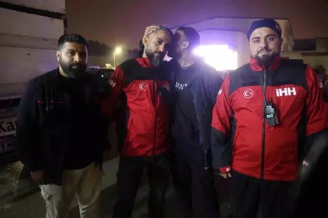 Kayıp çocuğu toprağa gömülü halde bulan görevli o anları anlattı: Üzerinde kaya kadar büyük 7 taş vardı