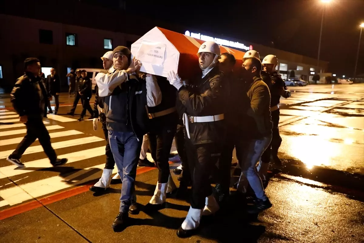 İstanbul Çekmeköy\'deki operasyonda şehit olan polis memuru Albayrak\'ın naaşı Samsun\'a getirildi