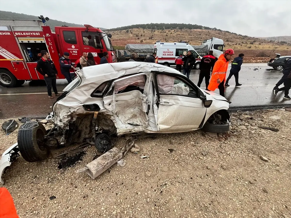 Kahramanmaraş\'ta Trafik Kazası: 1 Ölü, 2 Yaralı