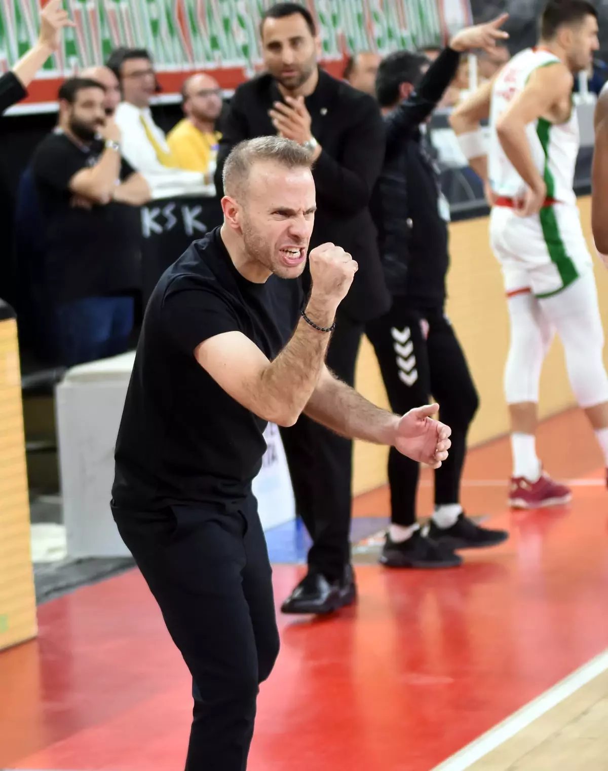 Karşıyaka, Beşiktaş\'a Yenildi: Düşme Hattında