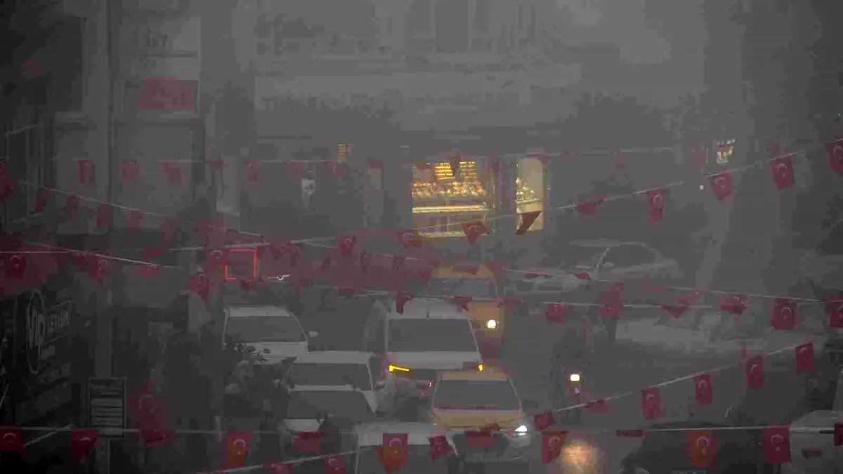 Kilis\'te Yoğun Sis Trafiği Olumsuz Etkiledi