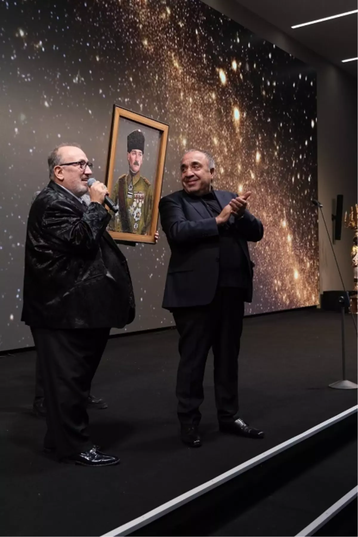 Atatürk Portresi Müzayededen Çekildi