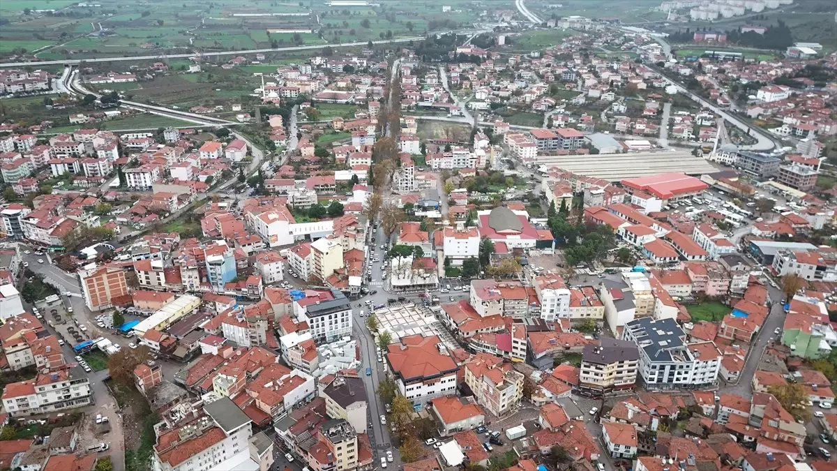 Sındırgı\'da Deprem Sonrası Yıkım Çalışmaları