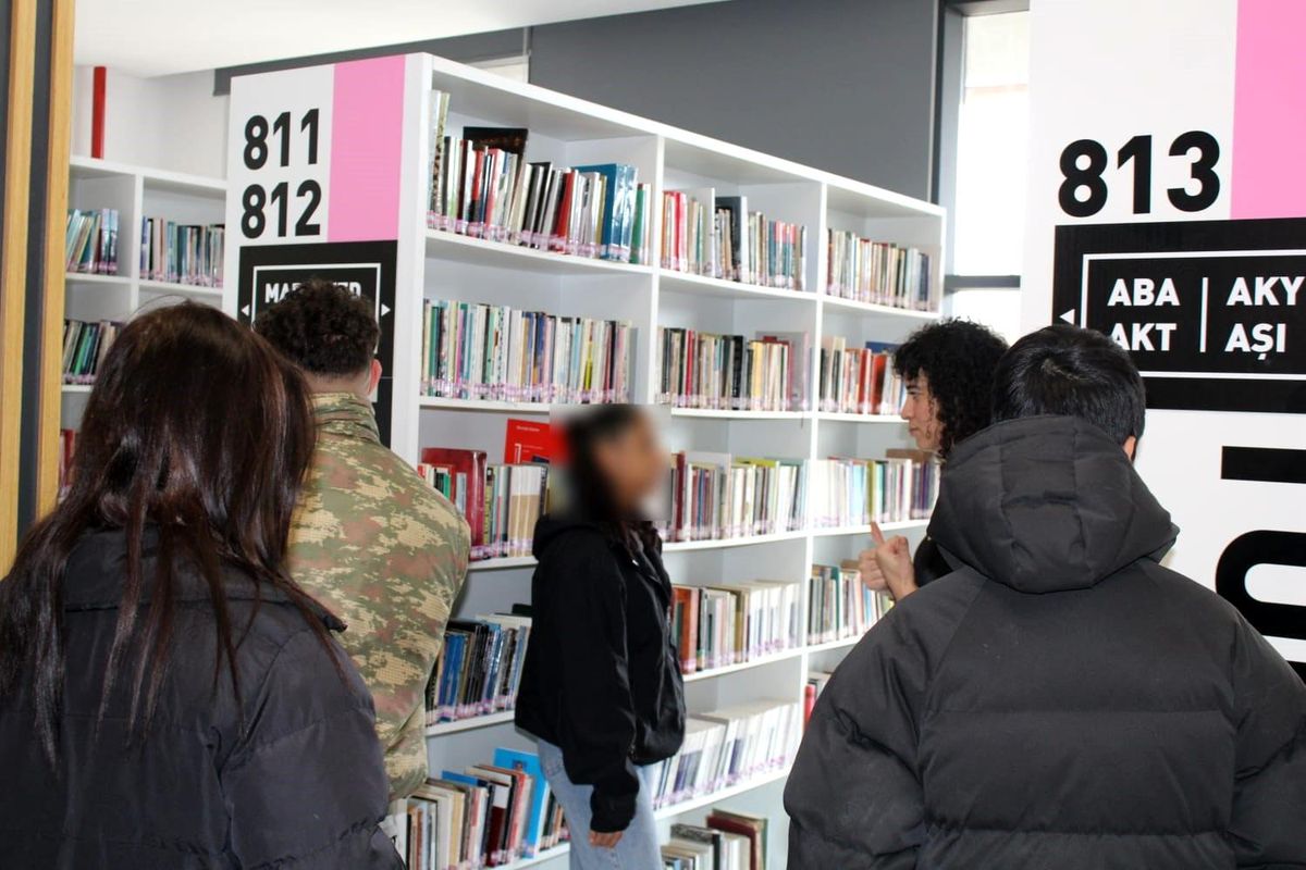 Çocuklar Kütüphanede Kitaplarla Buluştu