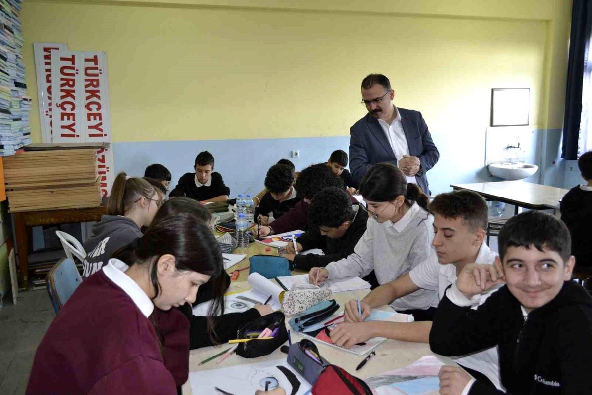 Kaymakam Ateş Okul Ziyaretinde Öğrencilerle Buluştu