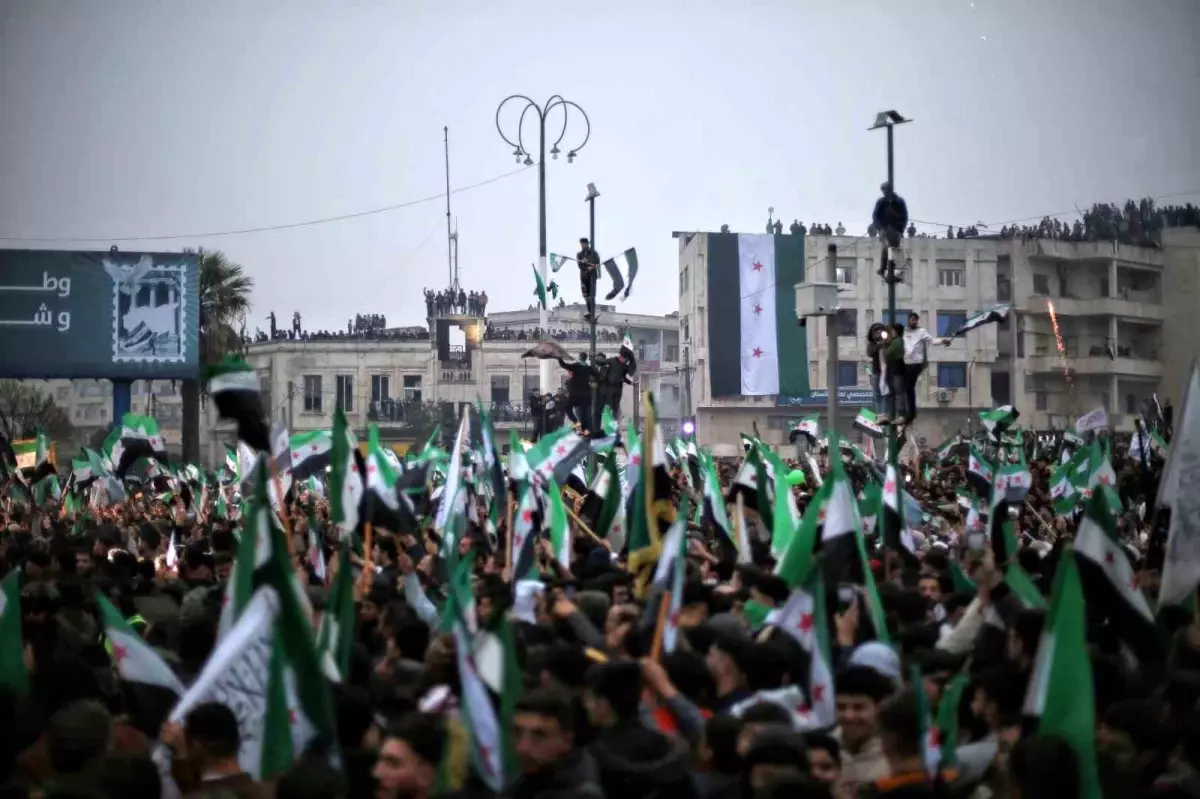 Suriyeliler, Esad Rejimi\'nin 1. Yıl Dönümünü Kutladı