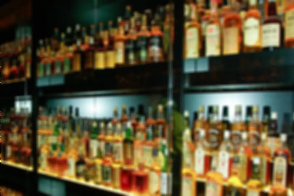 Suudi Arabistan\'da zenginlere alkol izni! Tek şart maaş bordrosu