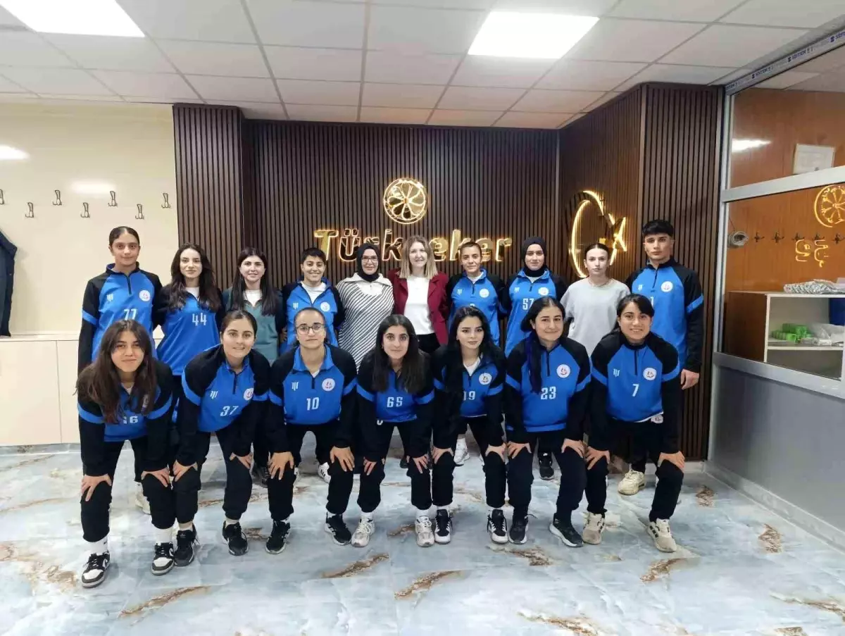 Ağrı Kadın Futbol Takımına Moral Yemeği