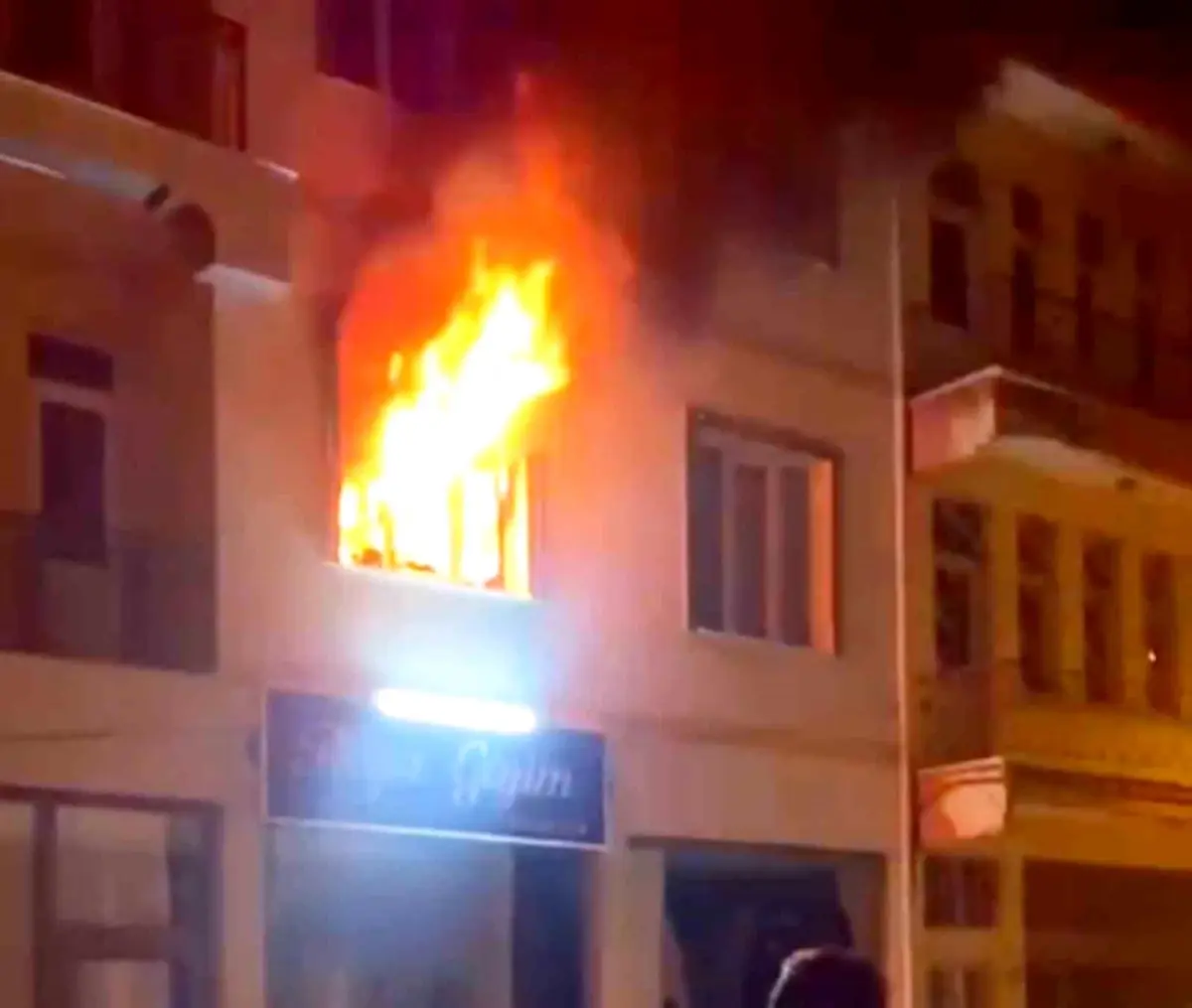 Aksaray\'da apartman yangını kontrol altına alındı