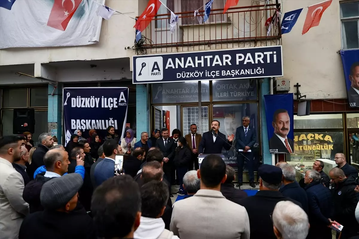 Ağıralioğlu Düzköy\'de Parti Açılışı Yaptı